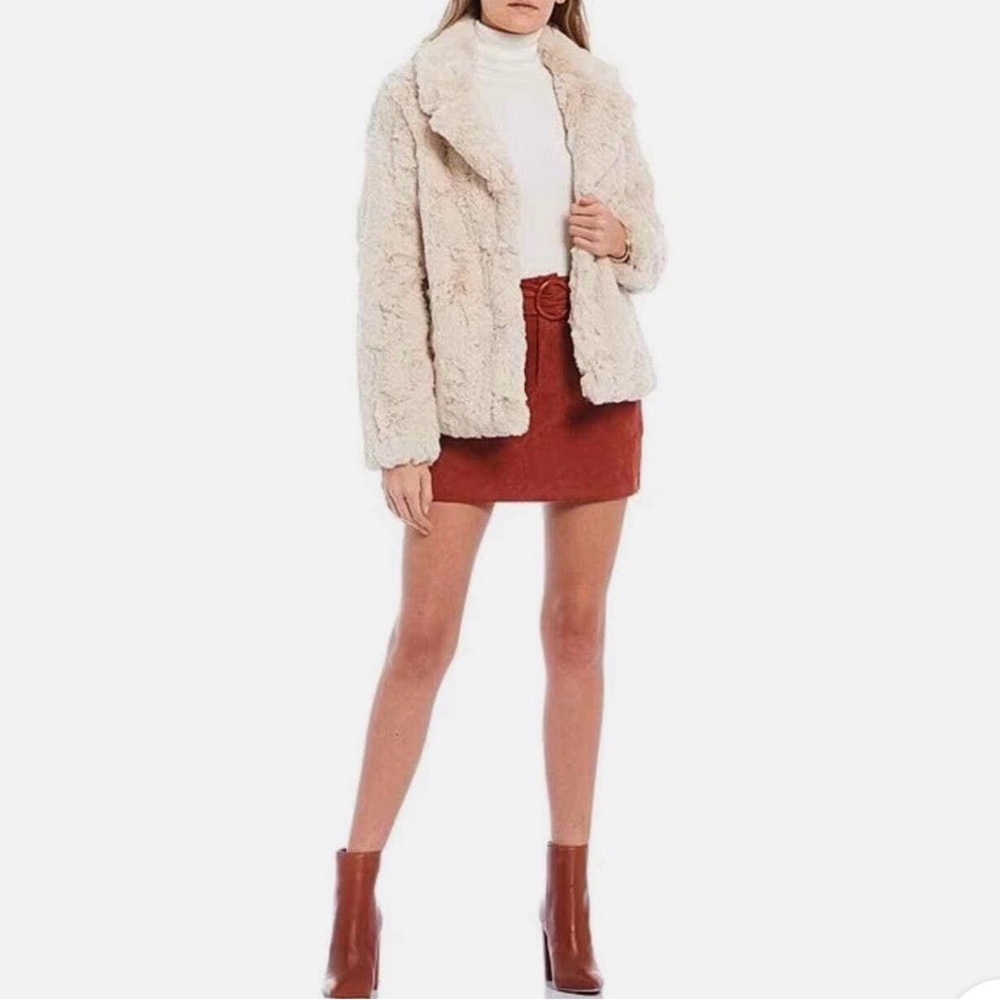 Faux fur Cream/tan coat NWT + shopping bag Bloomingdale’s